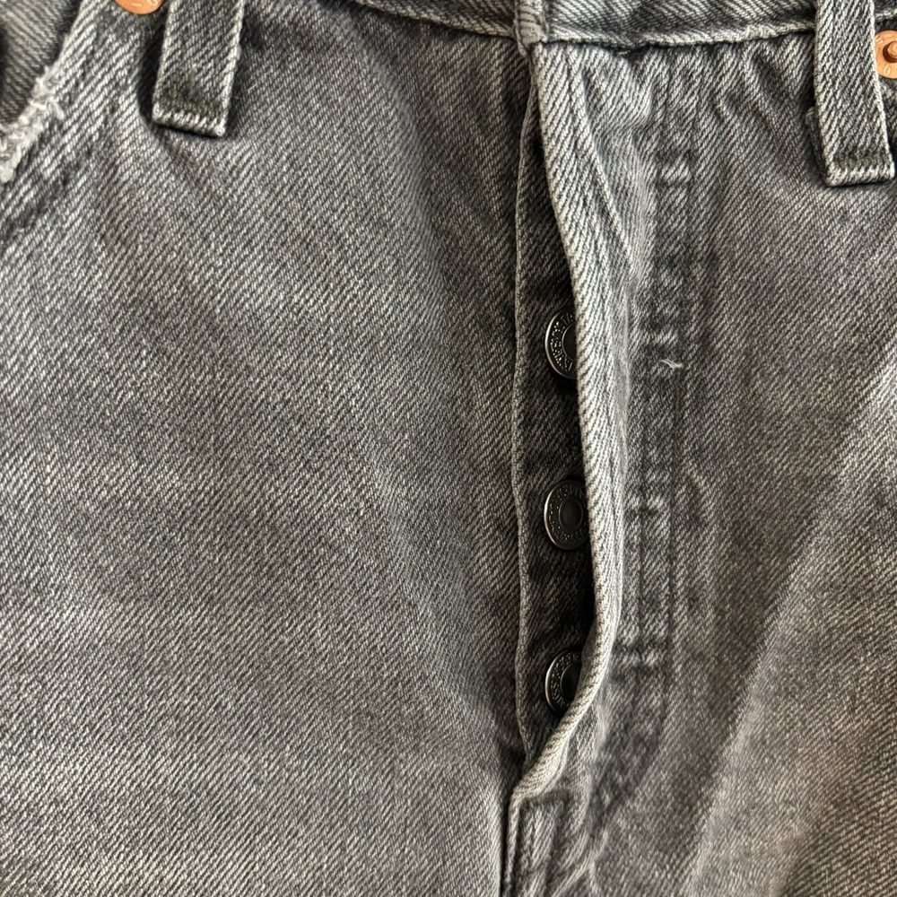 Levi’s 501 Distressed Raw Hem Washed Denim Short in Black - Picture 5 of 5